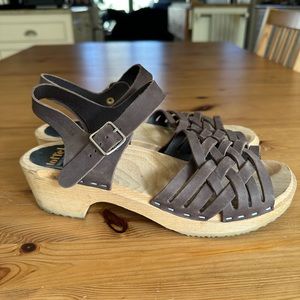Swedish Hasbeens Clog Sandals, brown leather, size 8